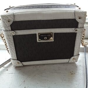 Elegant and White Women's Bag